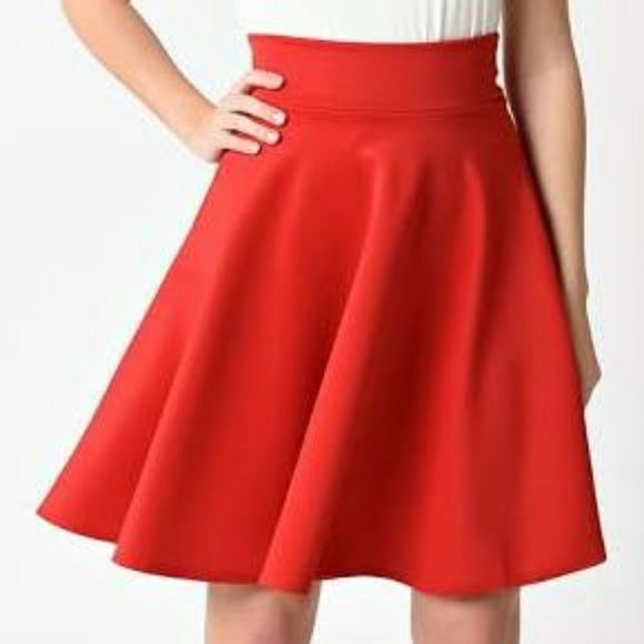 Red skater skirt - Picture 3 of 4